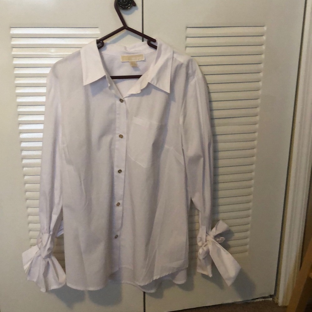 I’m selling a white button down michale kors